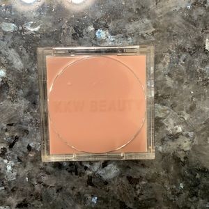 KKW Brighten Powder 3